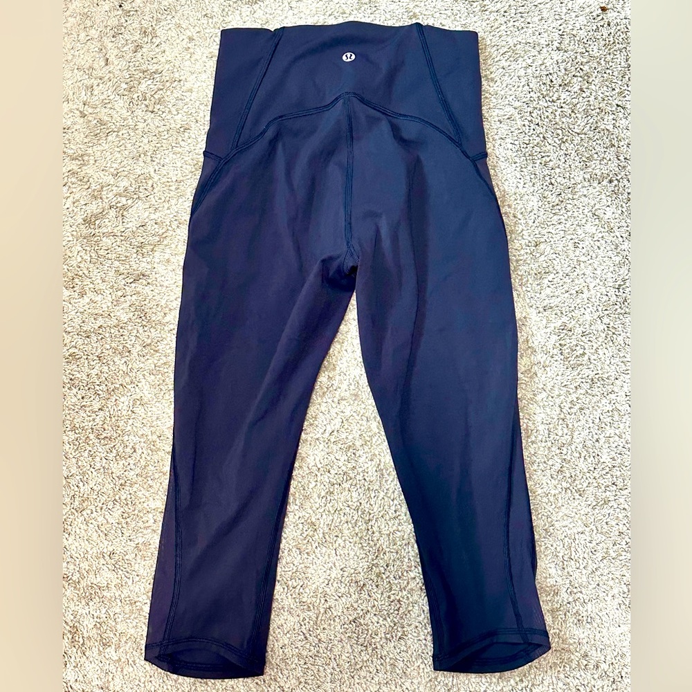 LULULEMON navy blue crop size 4